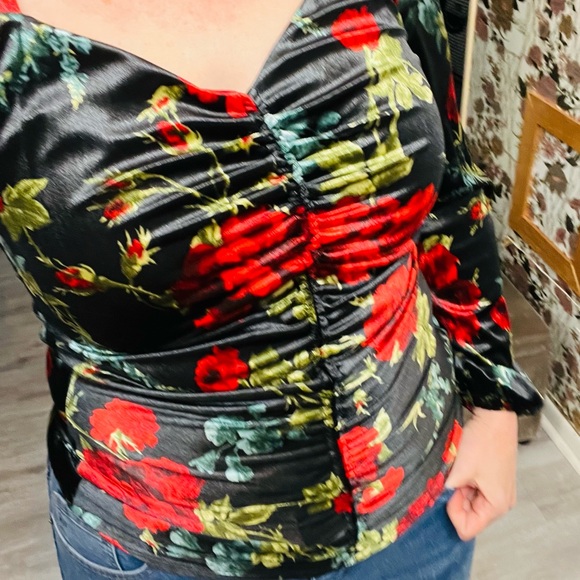 Velvet soft long sleeve top. - Picture 6 of 6